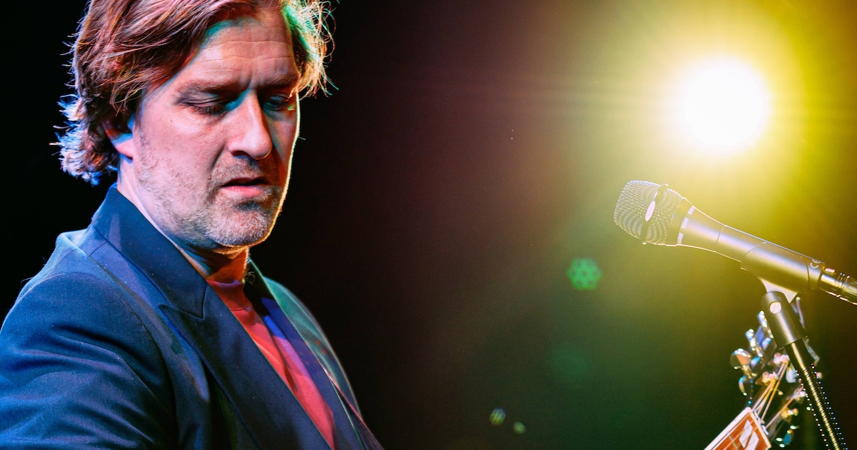 Alex Ploeg speelt show Unplugged in Theater Het Kruispunt in Barendrecht