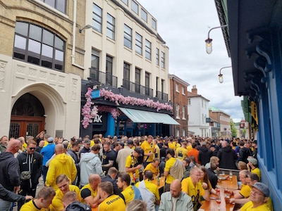 LIVE | NAC-supporter John mist geboorte van tweede kleinkind door trip naar Norwich: ‘Ik wil er zo snel mogelijk naartoe