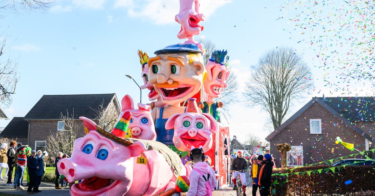 Optocht Papslokkersgat in foto's