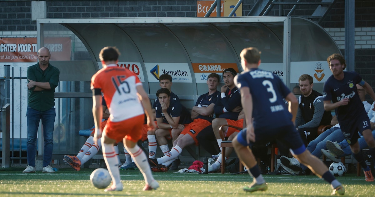Door schorsing miste Timo (24) seizoensopener bij RBC, als invaller gaat hij onderuit tegen FC Lisse