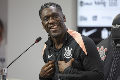 Seedorf per direct weg bij KNVB door aanstelling bij Corinthians van Memphis Depay