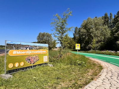 Spandoek ‘Moerdijk moet blijven’ weg gehaald; ‘ken