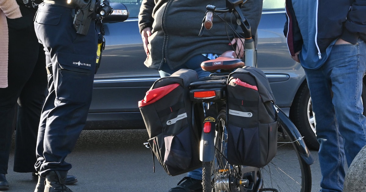 Fietsster raakt gewond aan been bij aanrijding in Breda