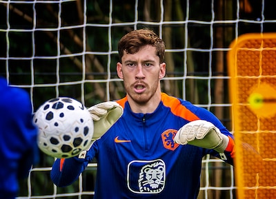 Premier League-sensatie Robin Roefs laat zich niet gek maken: ‘Kom niet binnen bij Oranje om meteen te spelen’