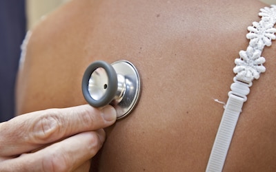 Stelt u zorg uit vanwege de kosten? Deel uw ervaring