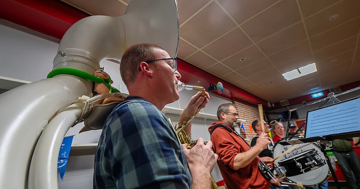 Niet te missen na loeiharde repetitie: Oudenbossche blaasband is jarig