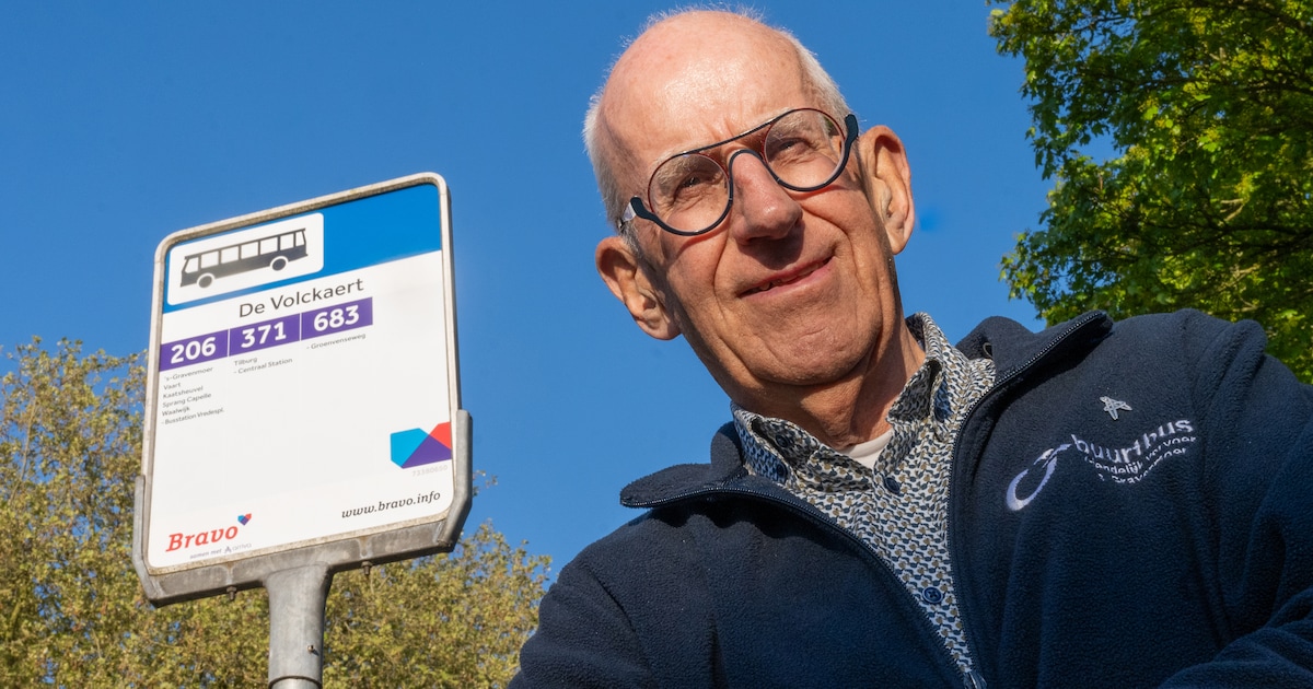 Soms moest chauffeur Bart (79) passagiers bij de halte laten staan: ‘De buurtbus is echt populair in