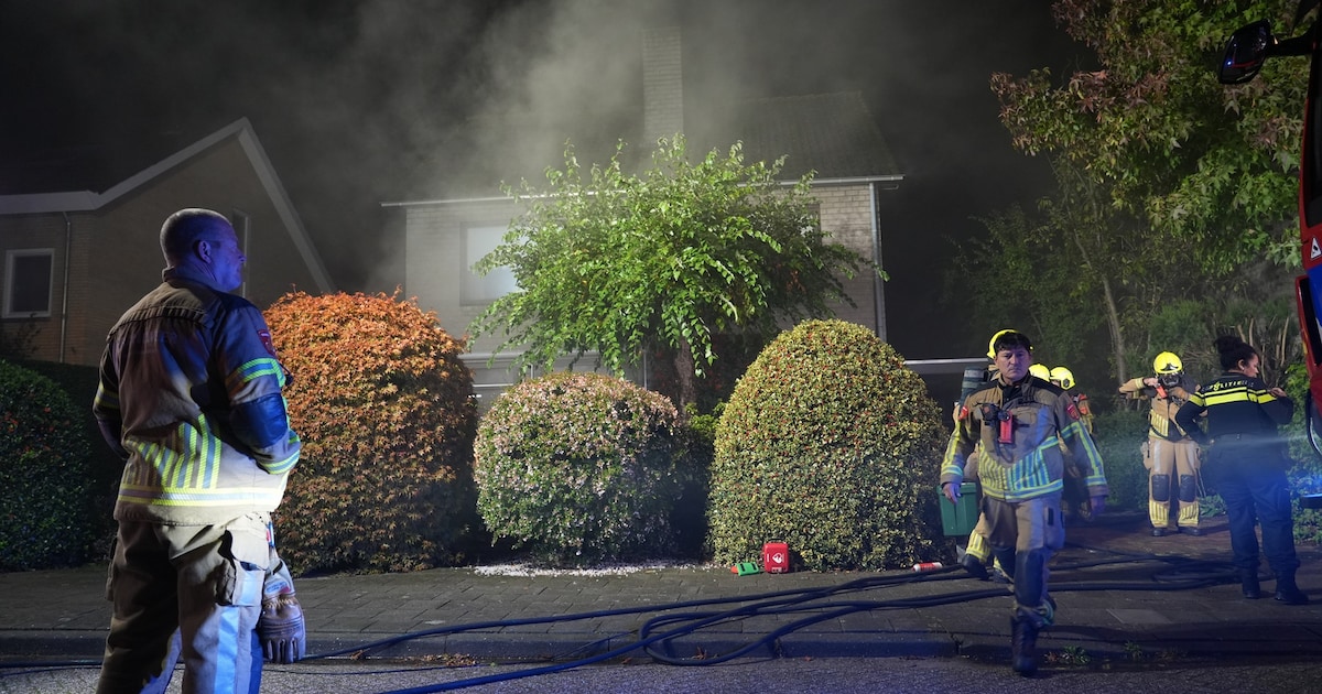 Hulpdiensten redden hoogbejaarde bewoonster uit brandende woning in Bavel