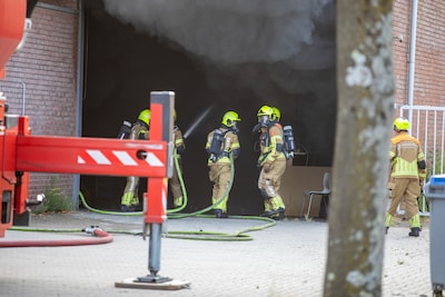https://images.bndestem.nl/OTYzNGYyMjc5ODc1MjYyMmYyMzAvZGlvLzI3NjE5MTI5MC9maXQtd2lkdGgvNDAw/de-brandweerlieden-hebben-het-vuur-geblust