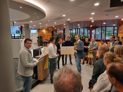 Tientallen buurtbewoners naar gemeentehuis om plan hondenpension tegen te houden: ‘Willen jullie hie