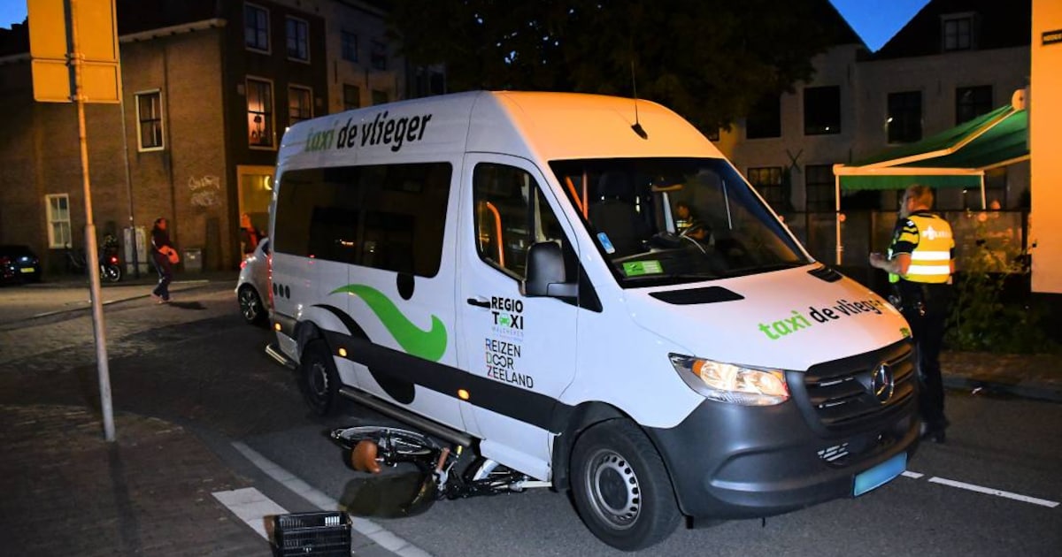 Aanrijding tussen fietser en taxibusje in Middelburg, bestuurder mogelijk onder invloed