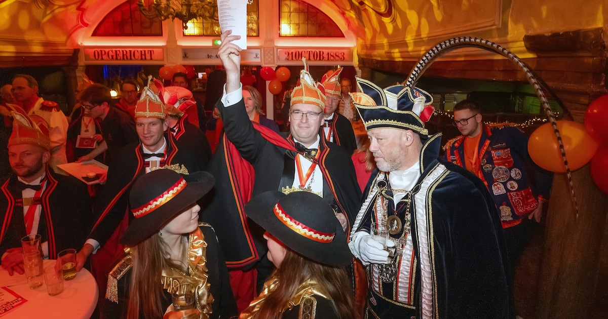 Bieden op cursus paaldansen en meters saté eten tijdens Kielegatse veiling: ‘Dat vind jij lekker, Gi