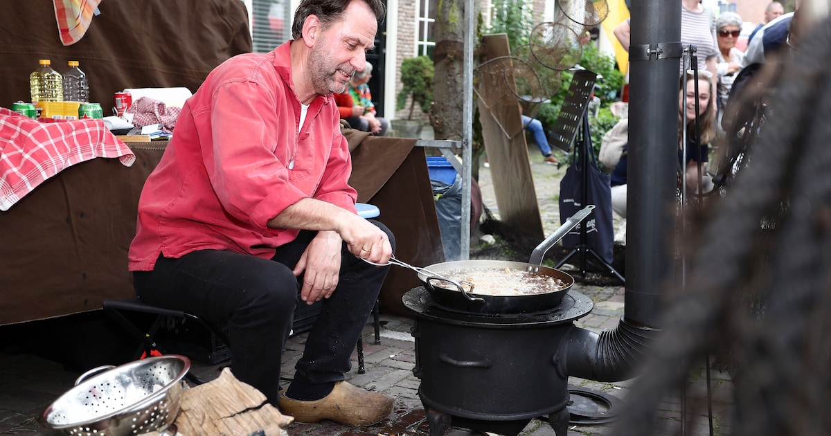 Poon bakken in historische visafslag Woudrichem, opbrengst voor onderhoud gebouw