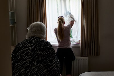Ziekteverzuim blijft hoog in zorg: bijna één op de