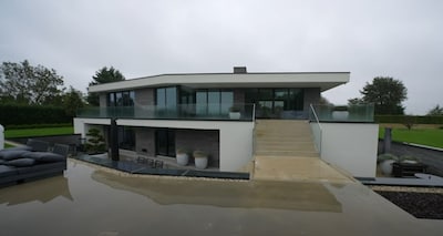 Veelbesproken villa van Gio in Sint Willebrord staat nu dan echt te koop: influencer hoopt op tonnen