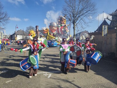Optocht De May in foto's en video