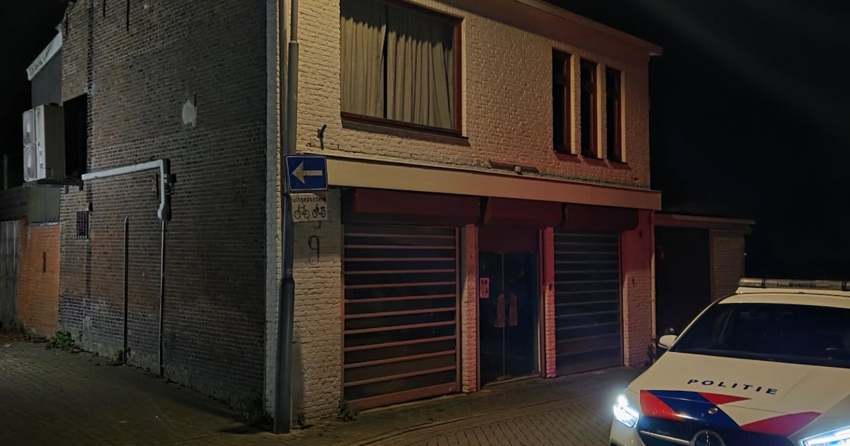 Jongeren proberen leegstaand casino Axel binnen te gaan
