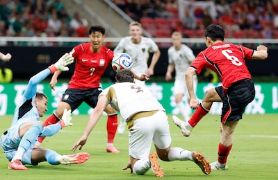 Feyenoord-middenvelder Hwang neemt Zuid-Korea met goal en as