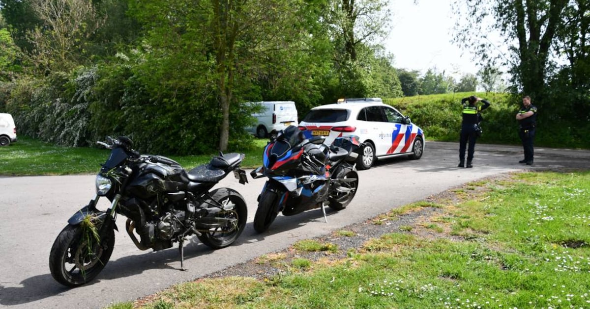 Twee Belgische motorrijders gewond bij botsing bij Oostburg