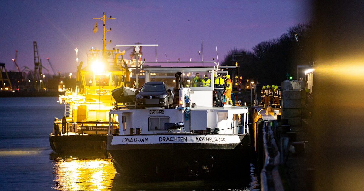 Brand door technisch defect op binnenvaartschip op Nieuwe Maas in Pernis