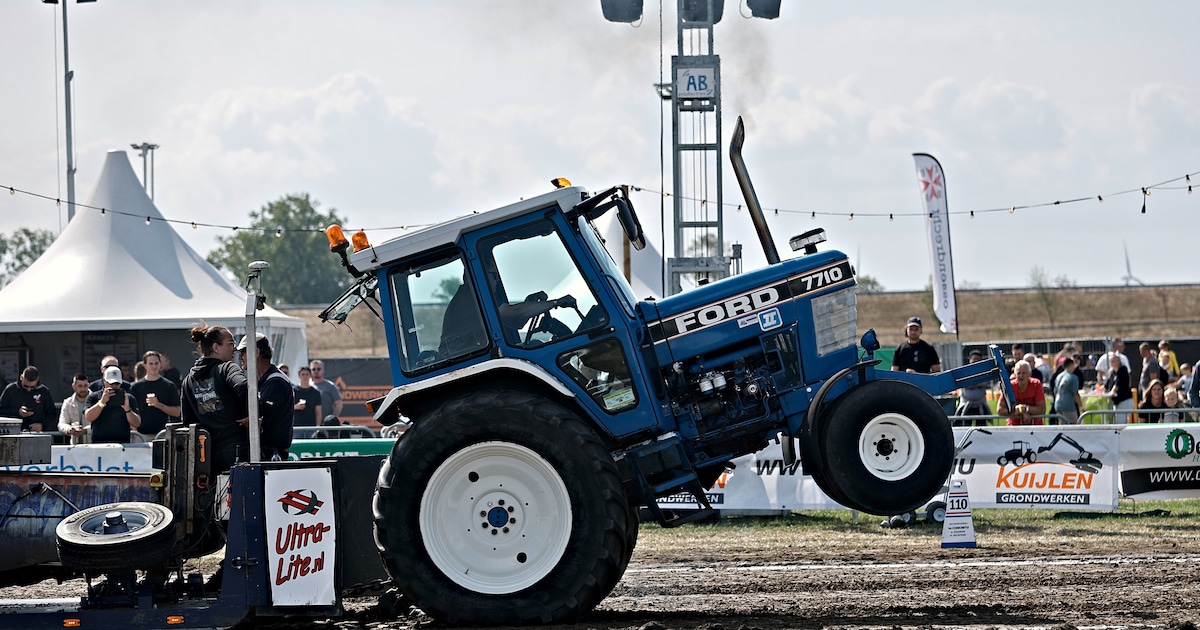 Truck- en tractorpulling trekt zo’n 5000 liefhebbers van motorisch geweld naar Halsteren: ‘Hier staa