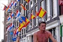 Een vlaggenzee in Amsterdam. FOTO ANP.
