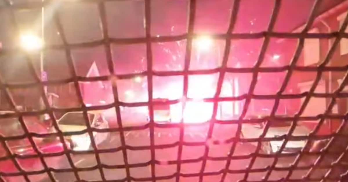 Nieuwe ME-beelden tonen hoe Tuinzigt ‘oorlogsgebied’ werd tijdens jaarwisseling