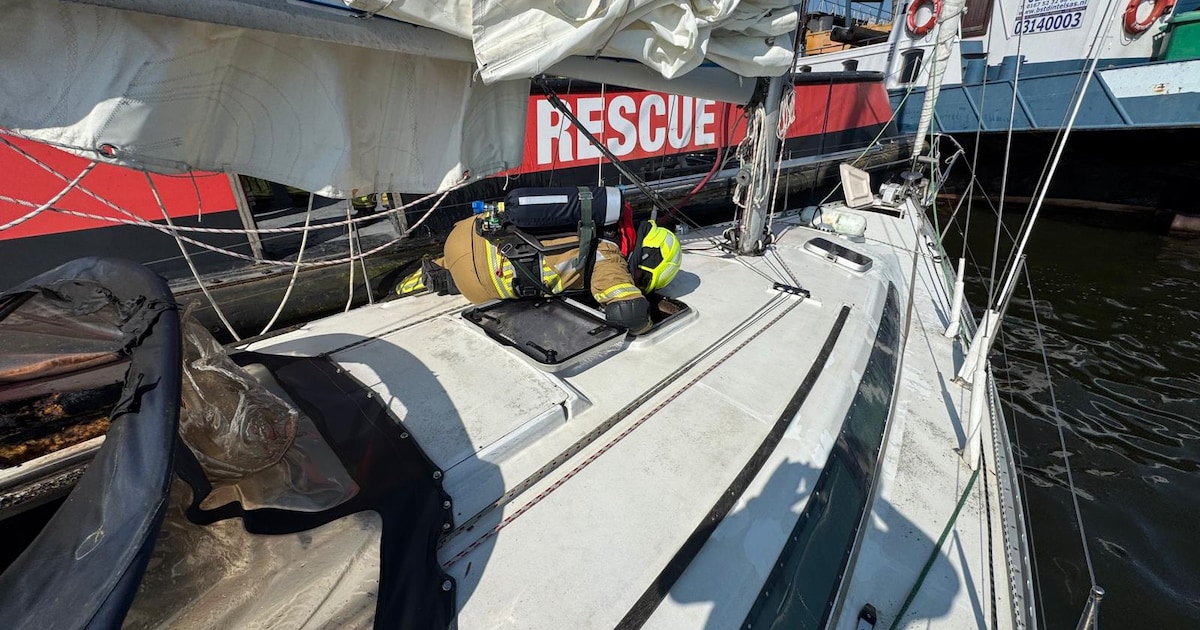 Jacht in brand in haven Dinteloord, eigenaren proberen zelf te blussen