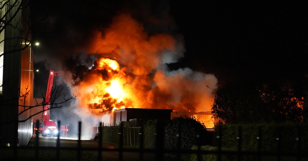 Zeer grote brand bij bedrijf in Raamsdonksveer