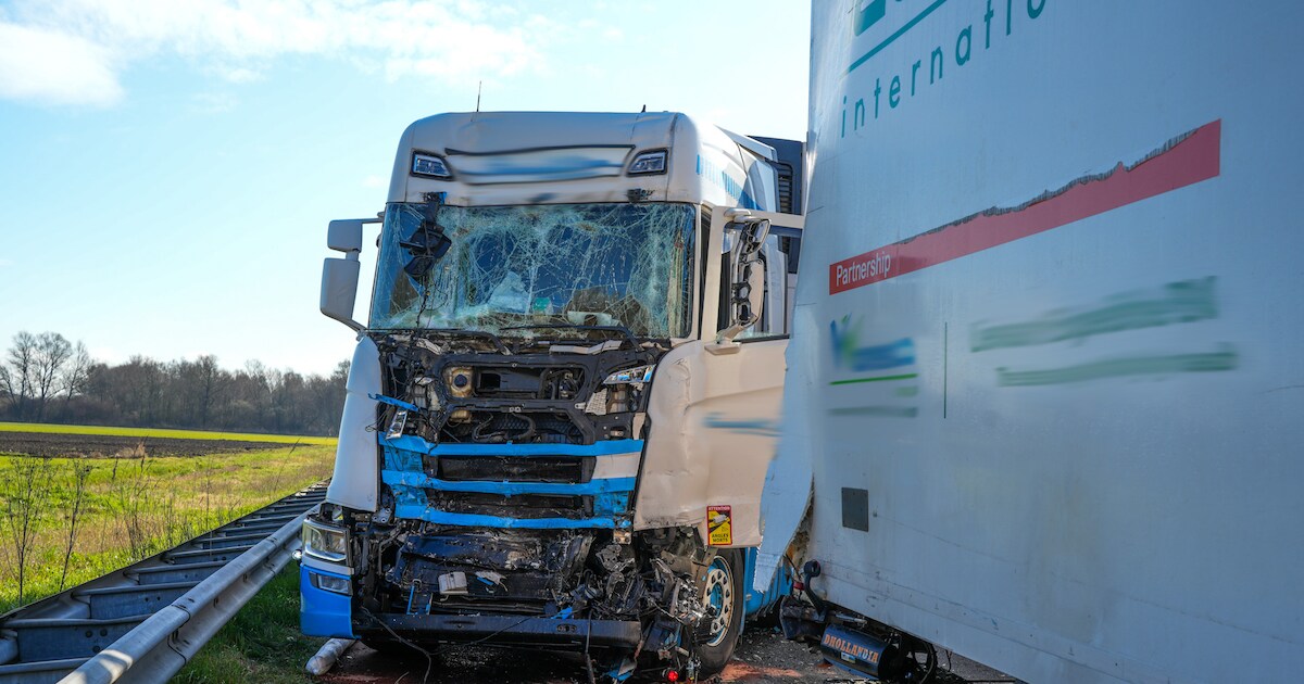 Ongeval met vrachtwagen op A59 bij Hooipolder, rechterrijstrook dicht bij Waspik