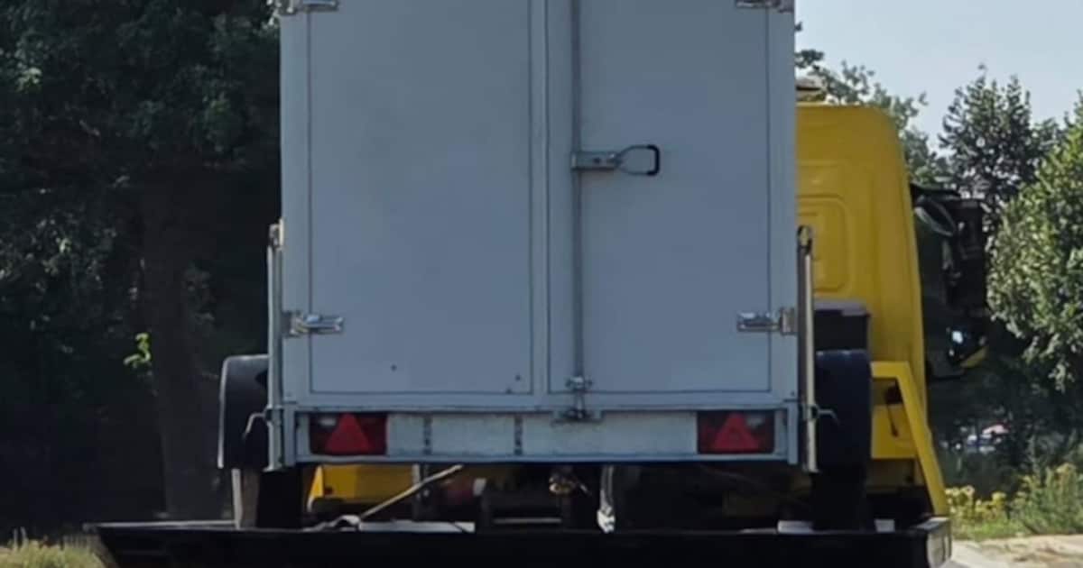 Aanhangwagen met e-bikes, scootmobiel en rolstoel gestolen in Vlierden, inhoud later verdwenen: ‘Gru