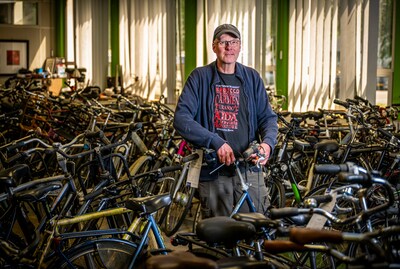 Geen fortuin betalen voor je tweewieler? Onno repareert fietsen voor een prikkie