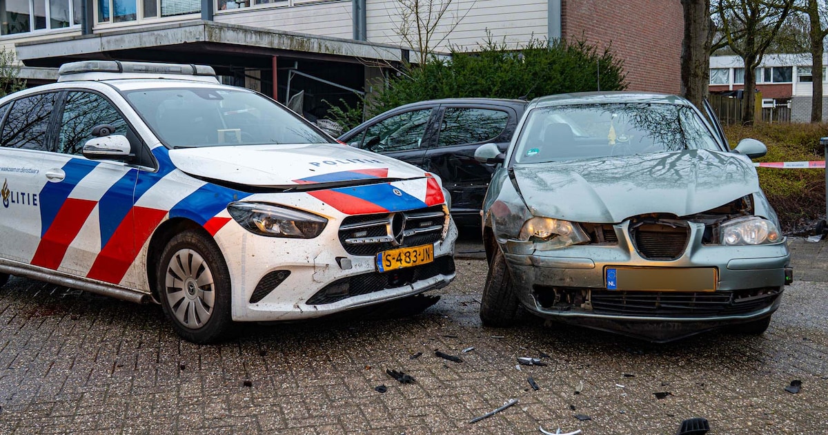 Politie ramt auto in Helmond om achtervolging te stoppen: bestuurder (36) aangehouden