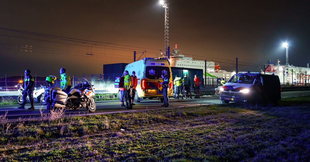 Motorrijder (42) opgepakt na dodelijke crash met bijrijder (22), man mogelijk onder invloed