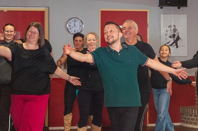 Van Zuid-Korea tot Noorwegen: alle linedancers willen les van Roy in Oudenbosch