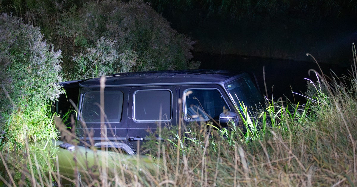Achtervolging op A59 eindigt in sloot bij Noordhoek, bestuurder gewond