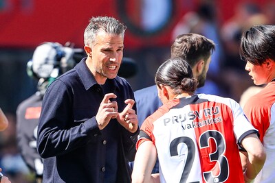 Feyenoord-trainer Robin van Persie neemt verlies en kan leven met plek drie: ‘Het is al knap dat we meededen’