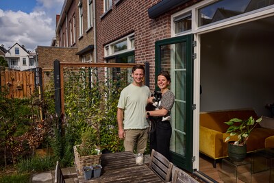 Annelot en Rutger wachtten maanden op stroom in nieuw huis, nu wonen ze er met plezier: ‘Gedoe bijna vergeten’