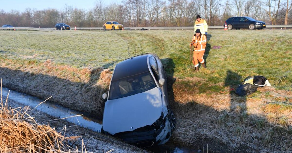 BMW belandt langs A58 bij Rilland, een gewonde | Zeeland