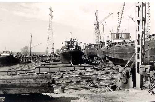 Scheepswerf Ruijtenberg in Raamsdonksveer in de jaren zestig.