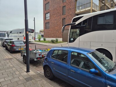 Maatregelen om einde te maken aan overlast touringcars: ‘Vaste parkeerplek en motor moet uit’
