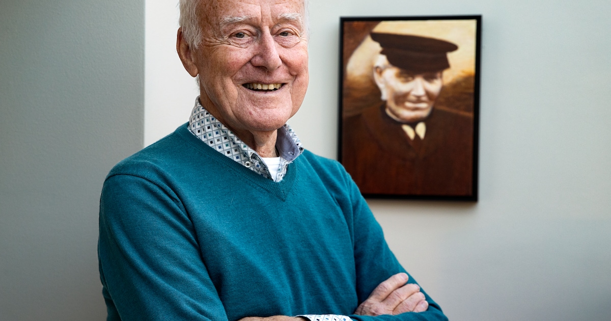 Jan (80) ontdekte dat zijn oma omkwam bij de Stadshuisramp, maar ze ...