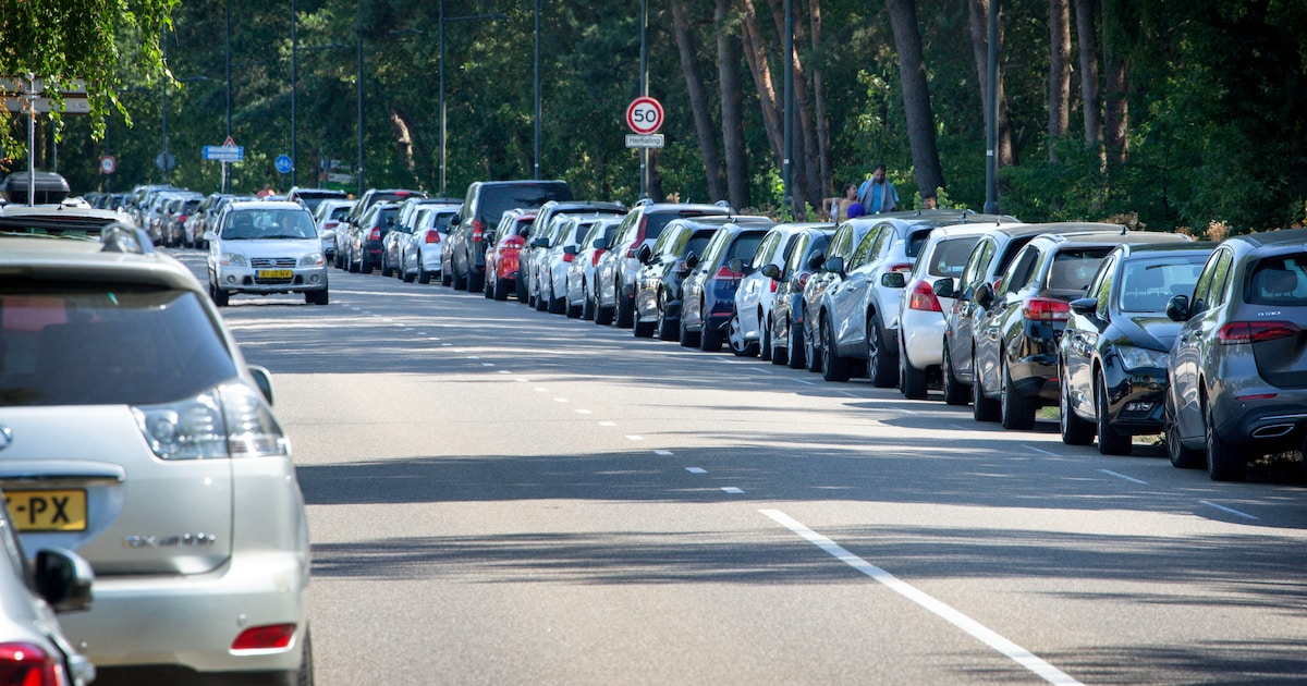 Nog geen boetes uitgedeeld, maar parkeerders bij De Warande zijn gewaarschuwd