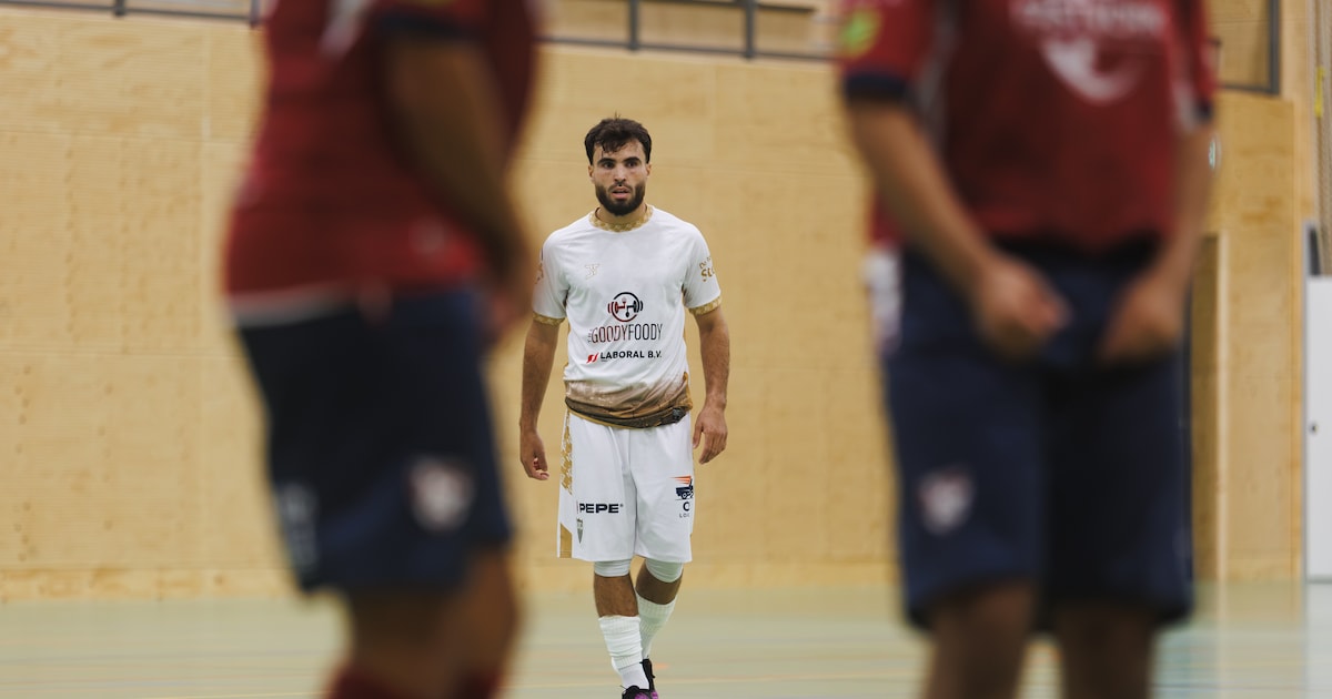 Ervaren profvoetballer duikt op in de zaal in Roosendaal, maar voor hoe lang? ‘Ga niet zomaar weg’
