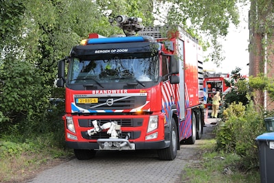 Brand in opslagschuur in buitengebied van Bergen op Zoom, me