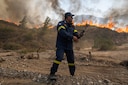 Een brandweerman op Rhodos.