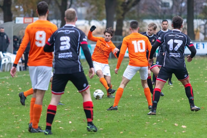 Oranjekoorts doet Moerse Boys goed: ‘Koud? Ik vond het best lekker om ...