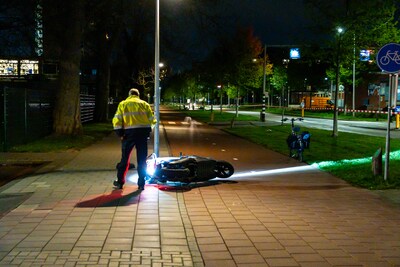 Fietser ernstig gewond na botsing met scooterrijder op fietspad in Spijkenisse