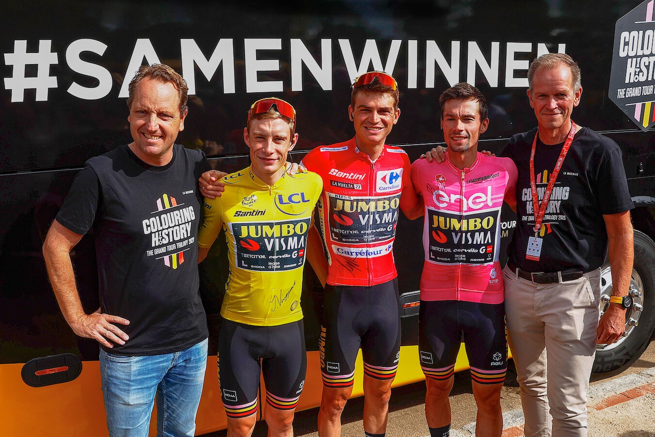 Merijn Zeeman en Richard Plugge met Jonas Vingegaard, Sepp Kuss en Primoz Roglic in 2023. Hun ploeg won dat jaar de drie Grote Rondes.
