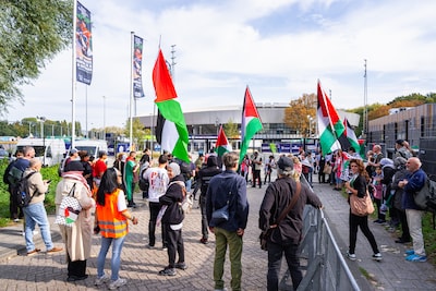 Pro-Palestinademonstratie bij start EK honkbal in Rotterdam: ‘Rusland is overal geboycot, maar Israël niet’